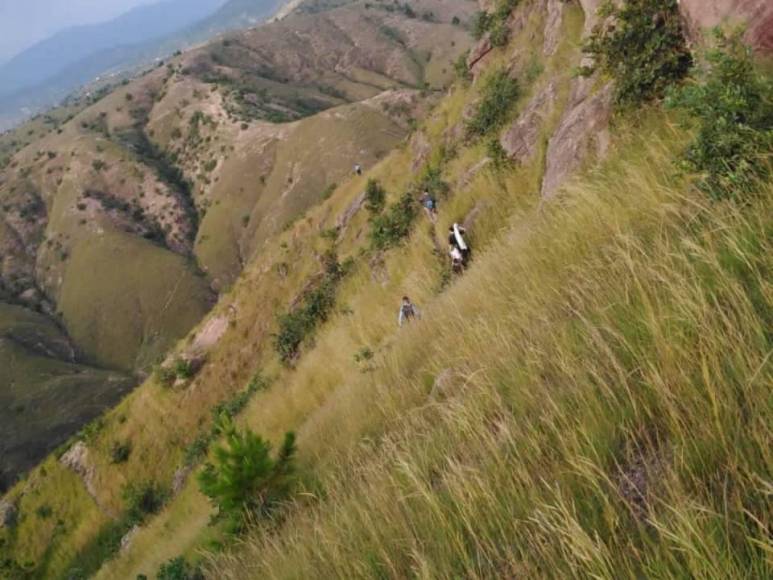 Seis cuerpos fueron rescatados de cueva en Villa Nueva, dos enteros y cuatro desmembrados