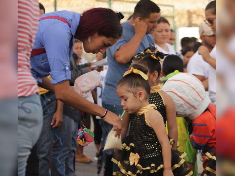 Las curiosidades que dejaron los desfiles de los pequeños de educación prebásica y básica en la capital