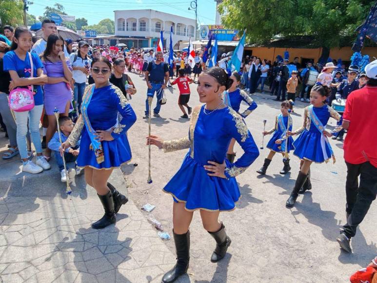 Fervor y brillo: Estudiantes de Valle celebran la Independencia de Honduras