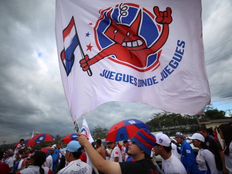 La gran llegada de la Ultra Fiel al primer partido de Olimpia en el Clausura 2024