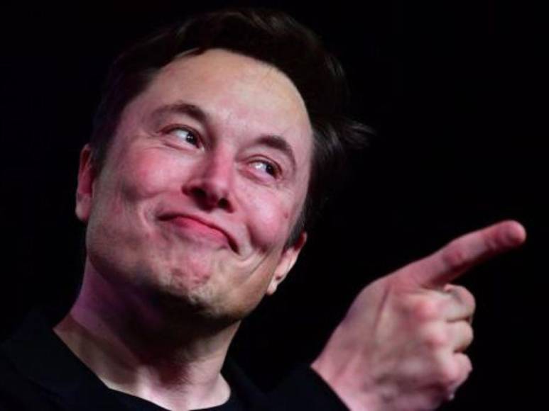 ¿Por qué la madre de Elon Musk duerme en el garaje cuando visita a su hijo en Texas?