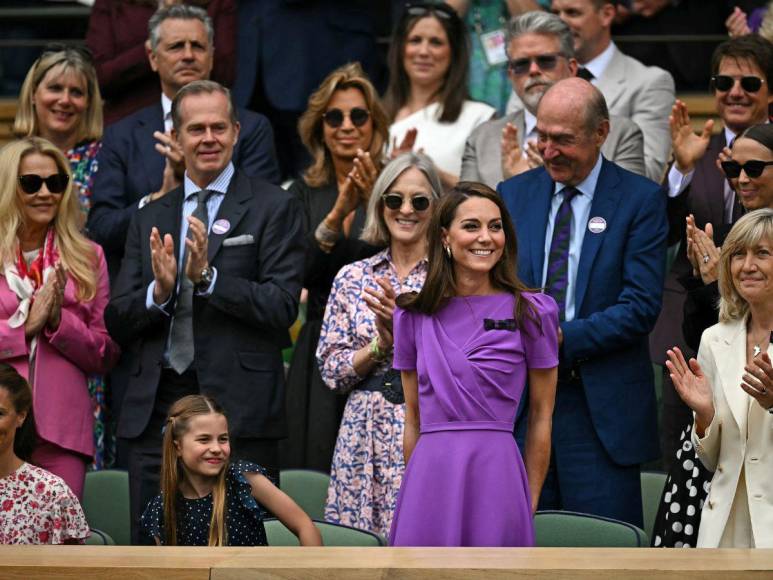 Sonriente y elegante: Kate Middleton aparece en final masculina de Wimbledon