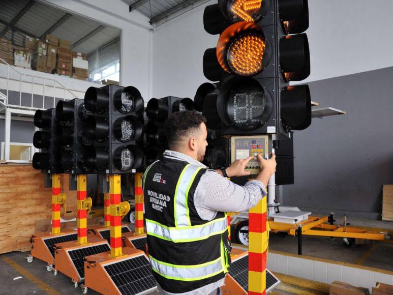 Esta es la nueva señalización y aparatos para poner orden vial en la capital