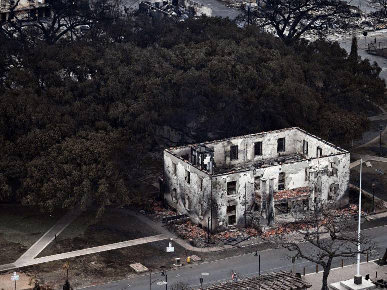 Al menos 55 muertos, familias sin hogar y llamas interminables: las imágenes del pavoroso incendio en Hawái