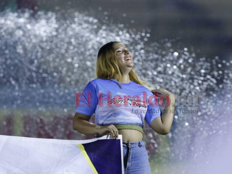 Hermosas chicas y afición disfrutando en familia: Así se vive el duelo entre Victoria y Marathón