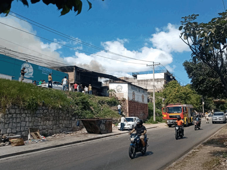 Imágenes del brutal choque de una rastra en El Carrizal; hay dos muertos