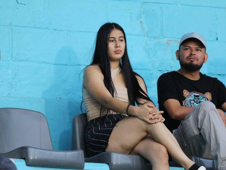 Bellas chicas roban miradas en previa del Honduras vs. Cuba