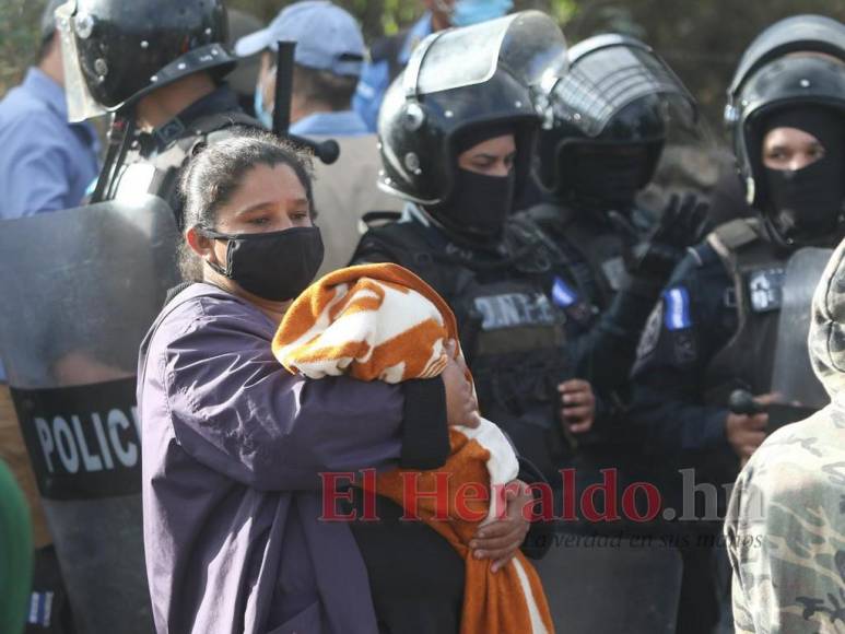 Llanto, confusión y fuerte contingente policial en desalojo a comunidad lenca de Tierras del Padre