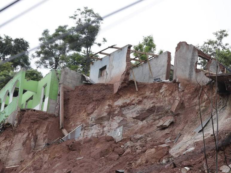 Sin avances en obras tras derrumbe en colonia Villa Nueva