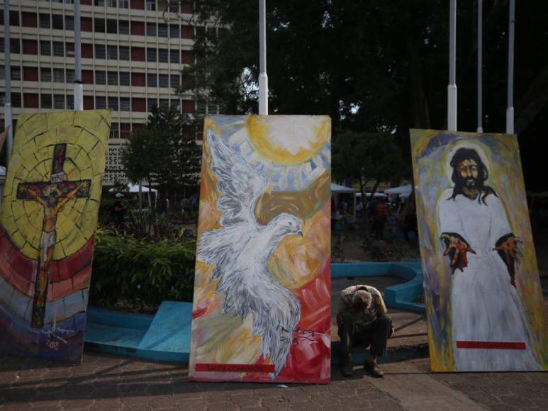 ¡Fervor y arte en Semana Santa! Inicia elaboración de alfombras en la avenida Cervantes