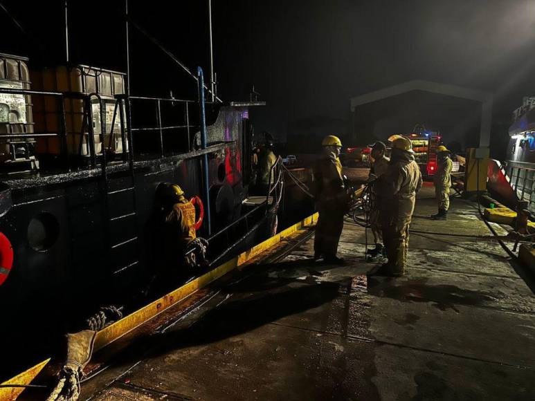 Las imágenes que dejó la explosión de buque de la Fuerza Naval en Puerto Cortés