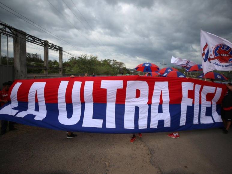 La gran llegada de la Ultra Fiel al primer partido de Olimpia en el Clausura 2024