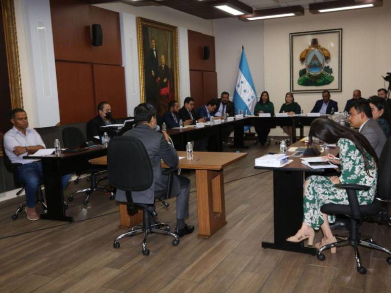 Elección del fiscal general y adjunto en Honduras: inician las audiencias públicas de los cincos candidatos en el Congreso Nacional