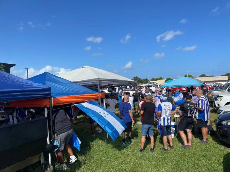 Fiesta catracha en Florida para el debut de Rueda en el Honduras vs Guatemala