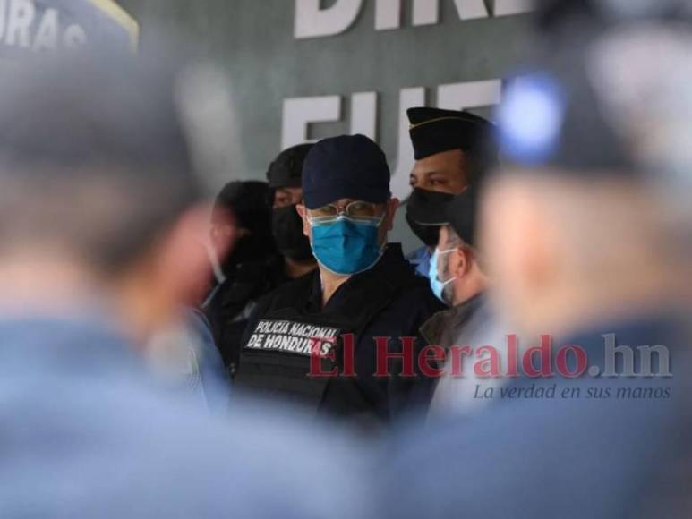 Vigilias, luto y decomiso de dinero, así han sido las primeras 100 horas de arresto del expresidente Juan Orlando Hernández (Fotos)