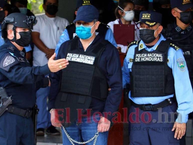 Vigilias, luto y decomiso de dinero, así han sido las primeras 100 horas de arresto del expresidente Juan Orlando Hernández (Fotos)