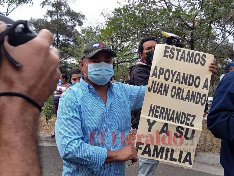 “Es un hombre honesto”, simpatizantes de JOH muestran su apoyo en la CSJ