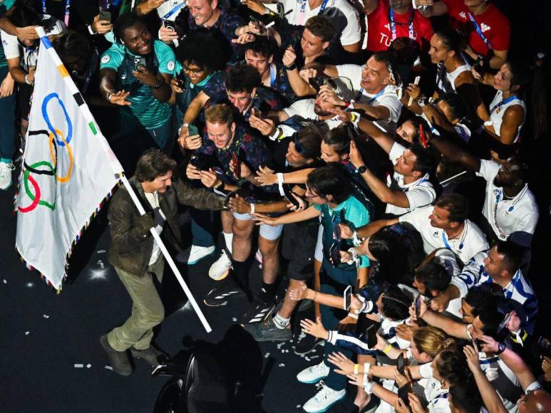 Tom Cruise actuó en la ceremonia de clausura de París-2024