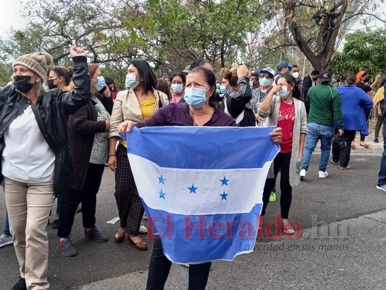 “Es un hombre honesto”, simpatizantes de JOH muestran su apoyo en la CSJ