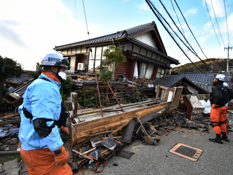 Nuevas réplicas de sismos en Japón; continúa la búsqueda de sobrevivientes