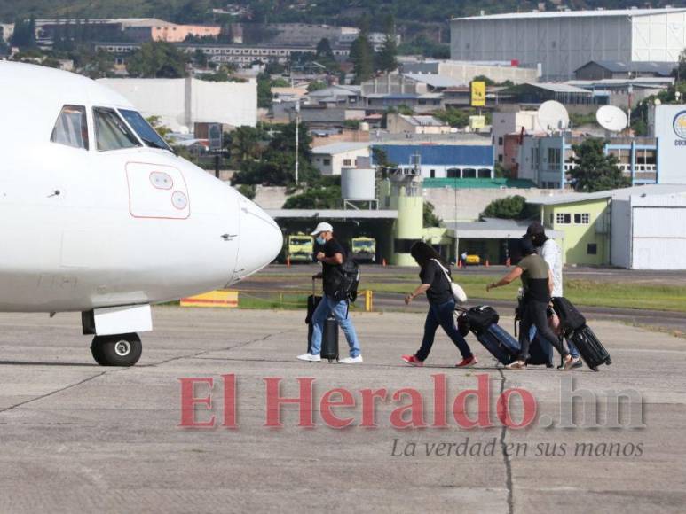 Rápido operativo y fuerte resguardo policial, así fue la extradición de Herlinda Bobadilla a EEUU (FOTOS)