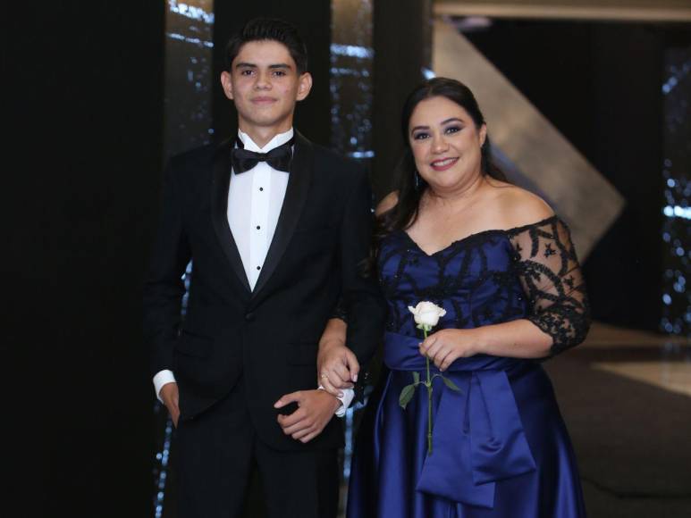 Sobriedad y tradición en la Prom Night 2023 de la Elvel School