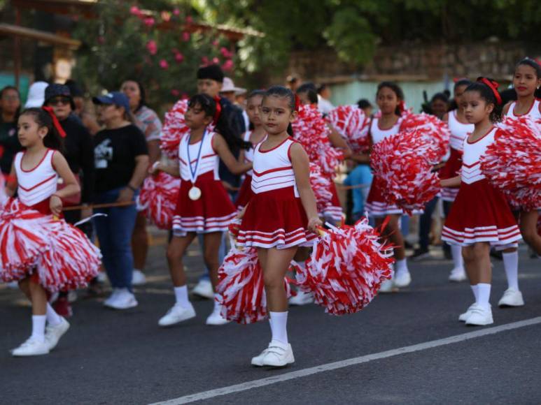 Así resaltaron las palillonas y pomponeras de primaria en las fiestas de independencia 2023