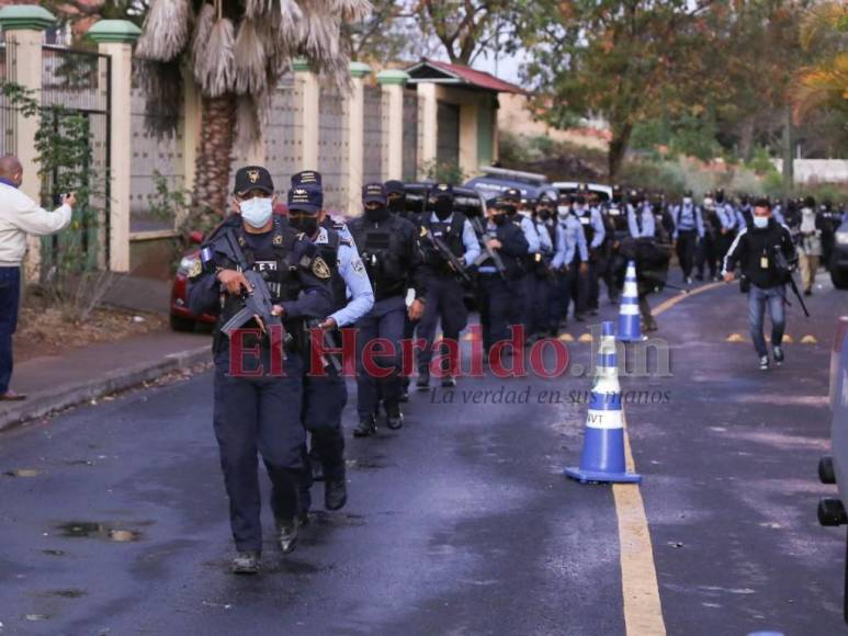 Helicóptero, carros blindados y 600 policías resguardan la vivienda de JOH (FOTOS)