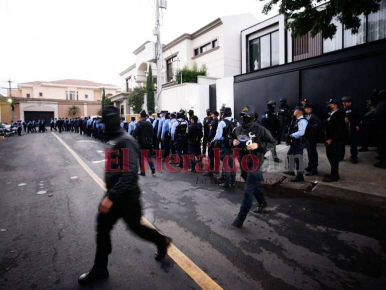 Helicóptero, carros blindados y 600 policías resguardan la vivienda de JOH (FOTOS)