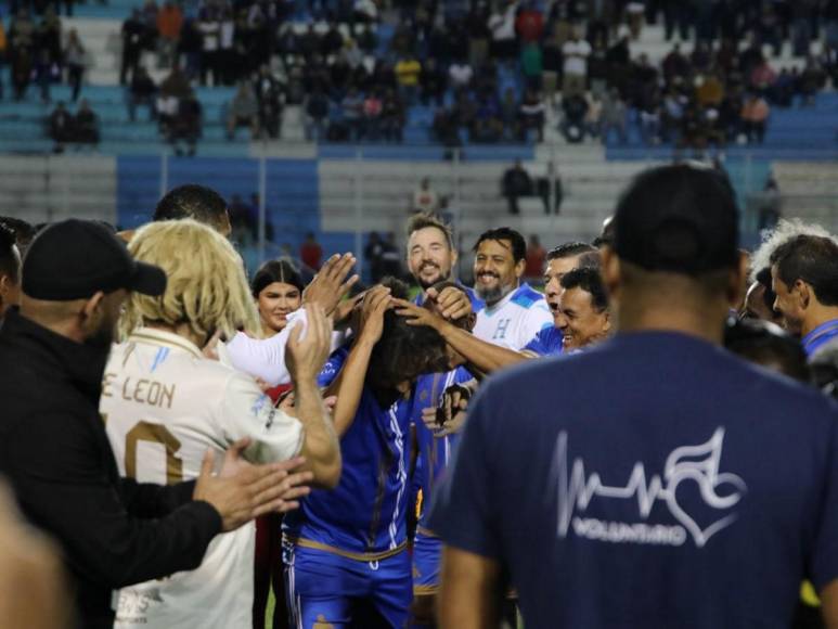 “Como en los viejos tiempos”: risas, camaradería y fútbol, la emotiva despedida de Rambo de León