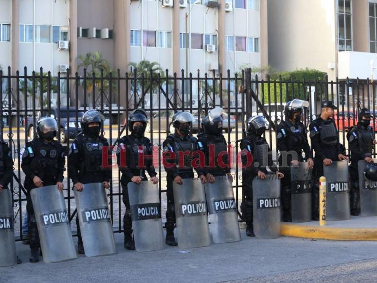 Totalmente blindada amanece Corte Suprema de Justicia por audiencia de JOH (FOTOS)