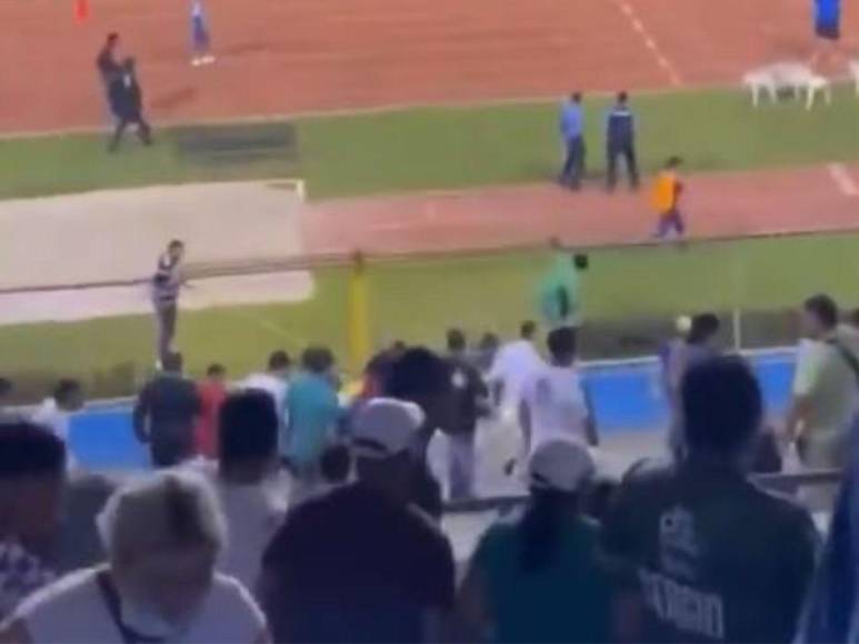 Fácil entrada de armas al estadio y apatía de las autoridades: repudio generalizado en último adiós a Keiry García