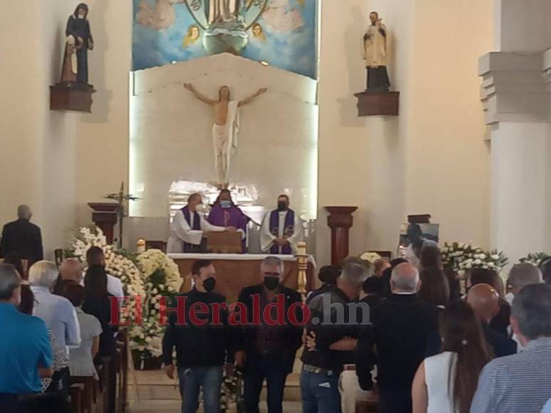 Tras misa, una caravana traslada cuerpo de Said Lobo a cementerio de El Chimbo (Fotos)