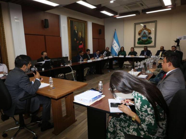 Elección del fiscal general y adjunto en Honduras: inician las audiencias públicas de los cincos candidatos en el Congreso Nacional