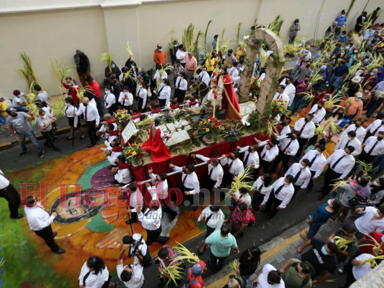 Renovación de la fe: católicos celebran el Domingo de Ramos en la capital