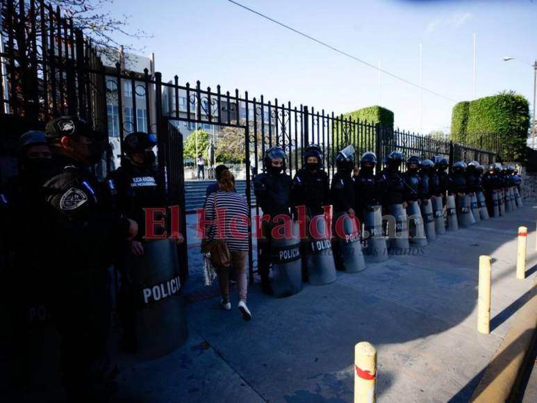 Totalmente blindada amanece Corte Suprema de Justicia por audiencia de JOH (FOTOS)