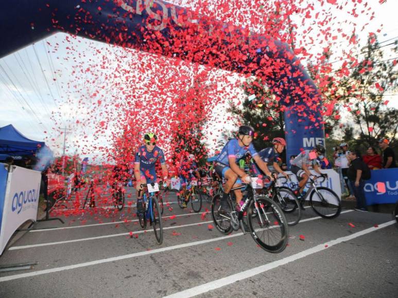 Las 30 mejores imágenes que dejó la undécima Vuelta Ciclística de EL HERALDO 2022