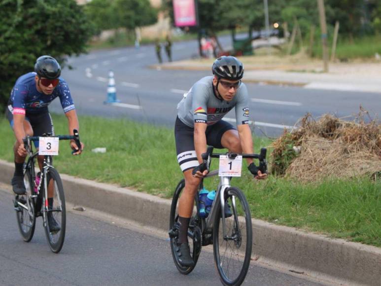 Juventud y tercera edad viven la adrenalina en la Vuelta Ciclística 2022 de EL HERALDO