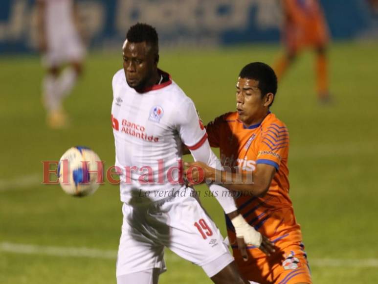 Ambiente, goles y color en el partido entre Olimpia y Lobos (Fotos)