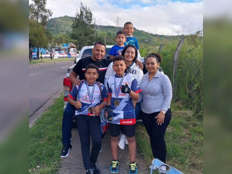 Familias y pequeños se hacen presente a la Vuelta Ciclística 2023