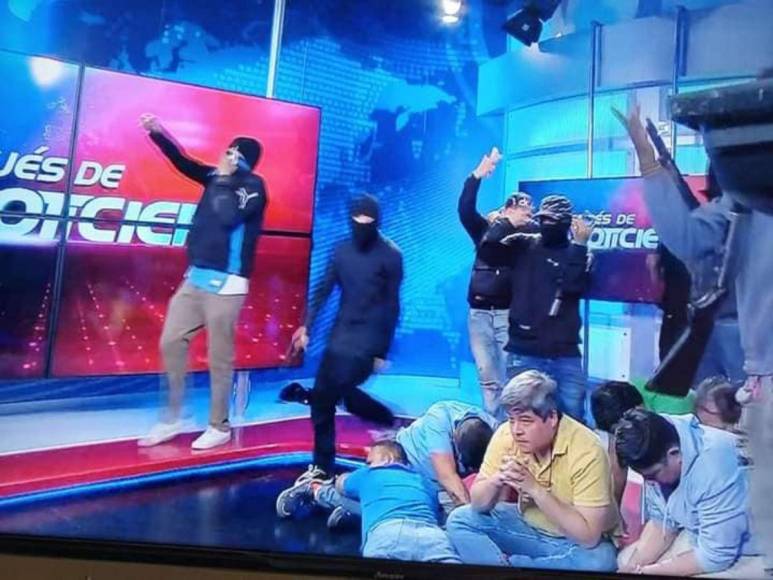 “Entraron a matarnos”: Así secuestraron canal de televisión en Ecuador