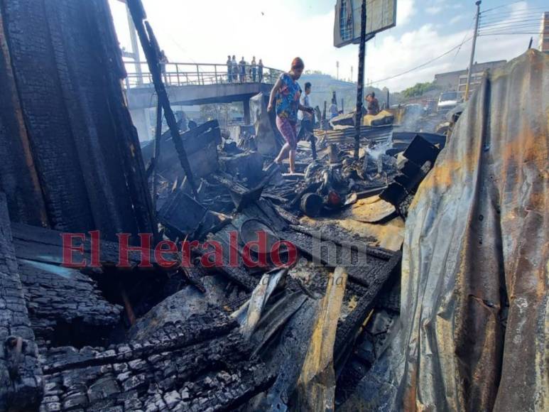 Mercado de la primera avenida quedó hecho cenizas tras incendio (Fotos)