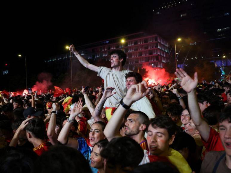 Algarabía y fuegos artificiales: así celebraron en España el triunfo en la Eurocopa 2024