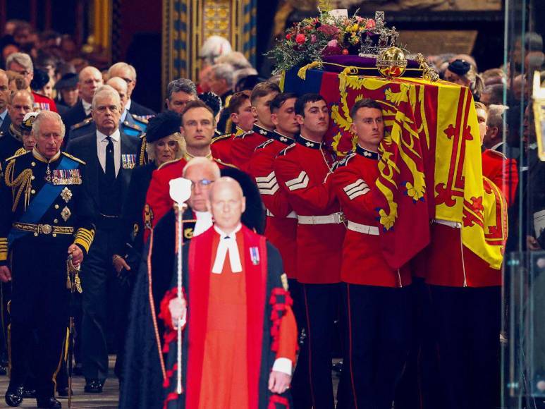 Lágrimas, dolor y una memorable despedida: así se vivió el funeral de la reina Isabel II