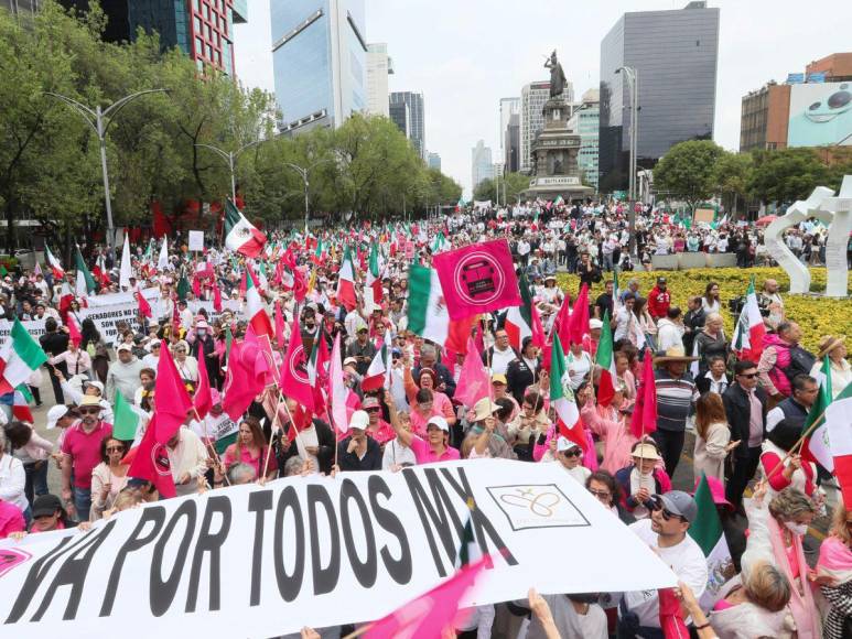 Mexicanos salen a las calles en contra de reforma judicial