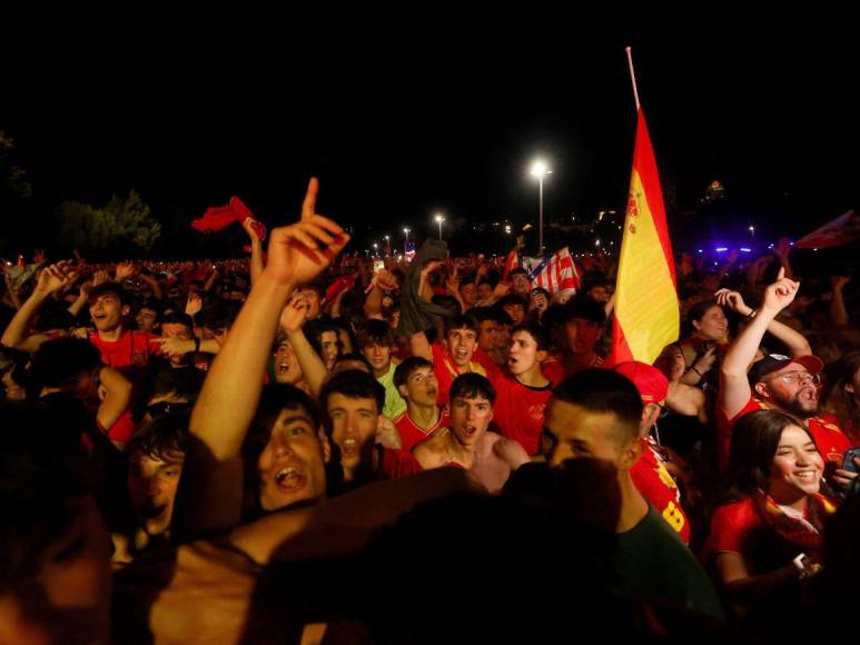 Algarabía y fuegos artificiales: así celebraron en España el triunfo en la Eurocopa 2024