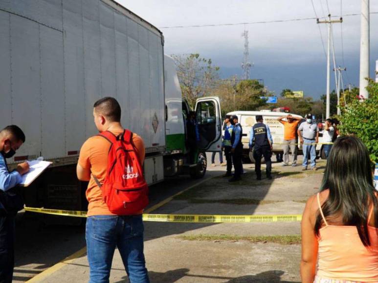 Se disponía a cruzar la calle con su hija en brazos y fue embestida por una camioneta en San Pedro Sula