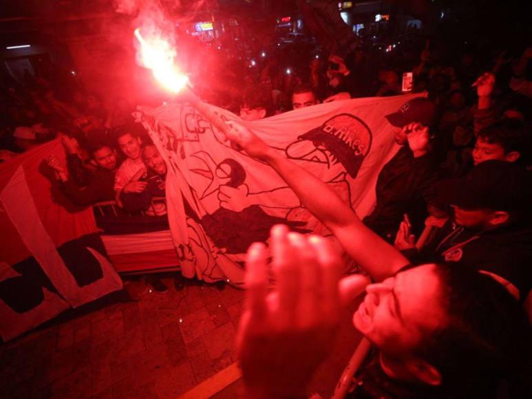 El banderazo en concentración de Olimpia previo a final ante Motagua