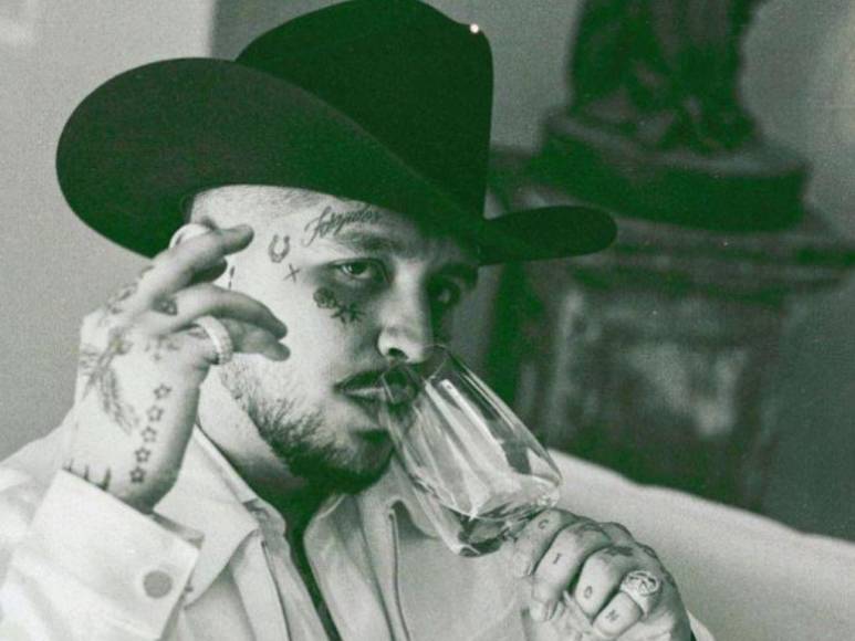 Así pudo haberse borrado los tatuajes del rostro Christian Nodal