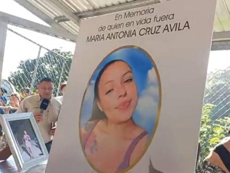 Entre dolor y reclamos de justicia despiden mujeres asesinadas en Roatán